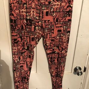 LuLaRoe tall and curvy print leggings.